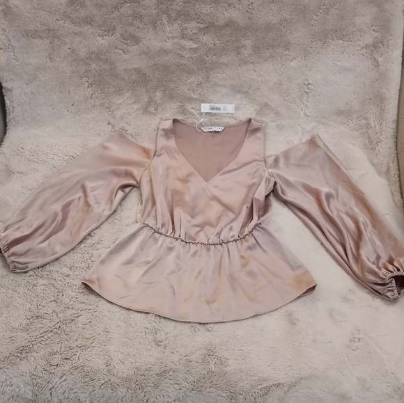 NWT Trina Turk Moonstone Silky Flowy Feminine Fairycore Castlecore Champagne Top - Picture 2 of 4